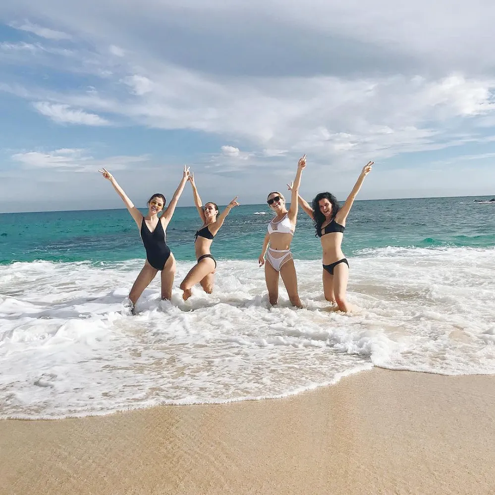 Selena Gomez, Cabo San Lucas, Mexico, New Year's Eve, Courtney Barry, Raquelle Stevens, Ashley Cook