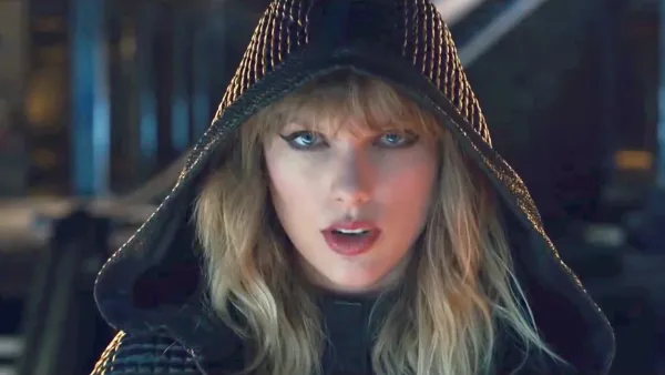 Taylor Swift in trailer for her Reputation stadium tour