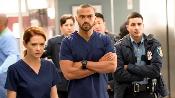 Sara Drew, Jesse Williams and Santiago Segura in ‘Grey’s Anatomy‘
