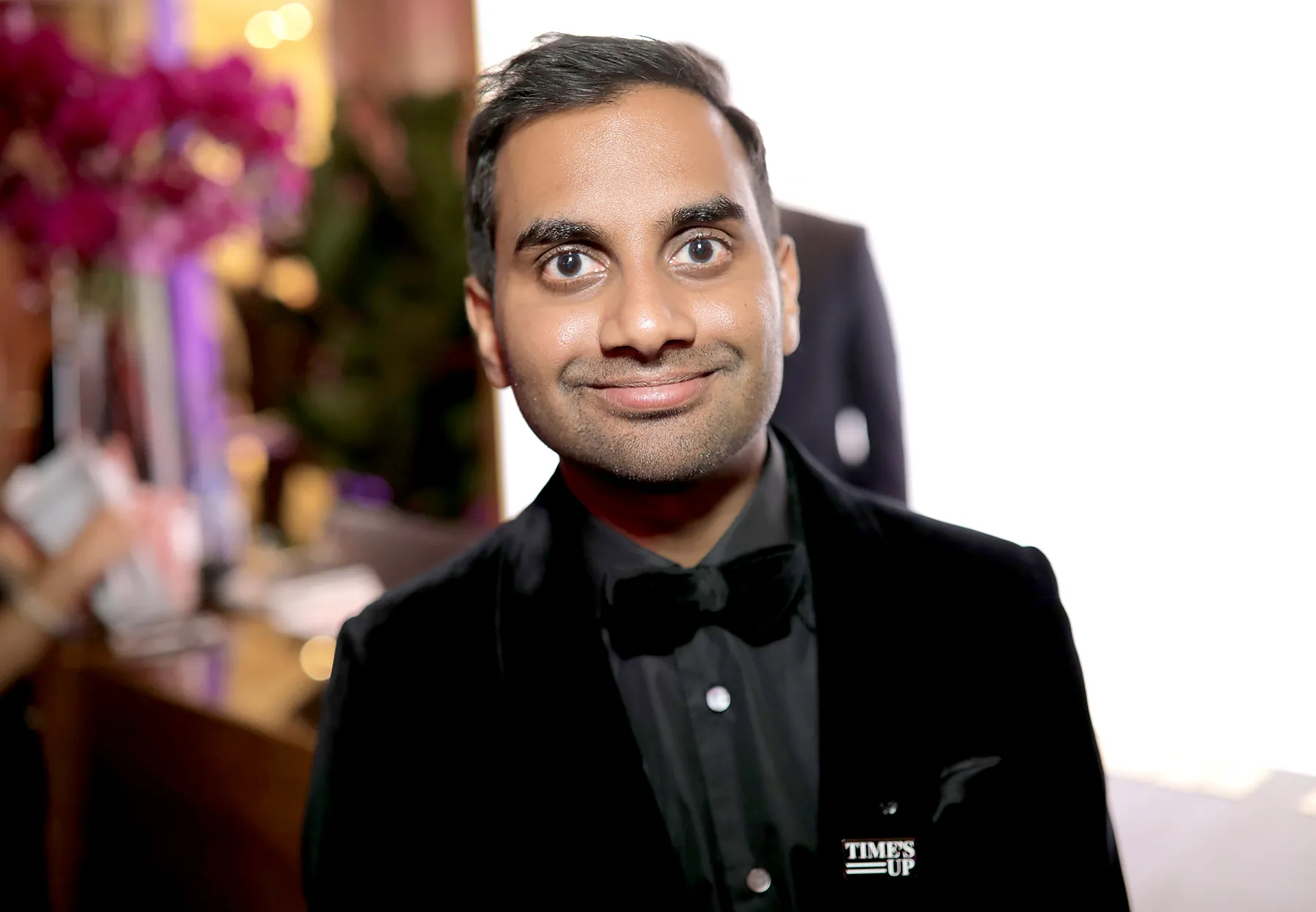 Aziz-Ansari-skips-sags