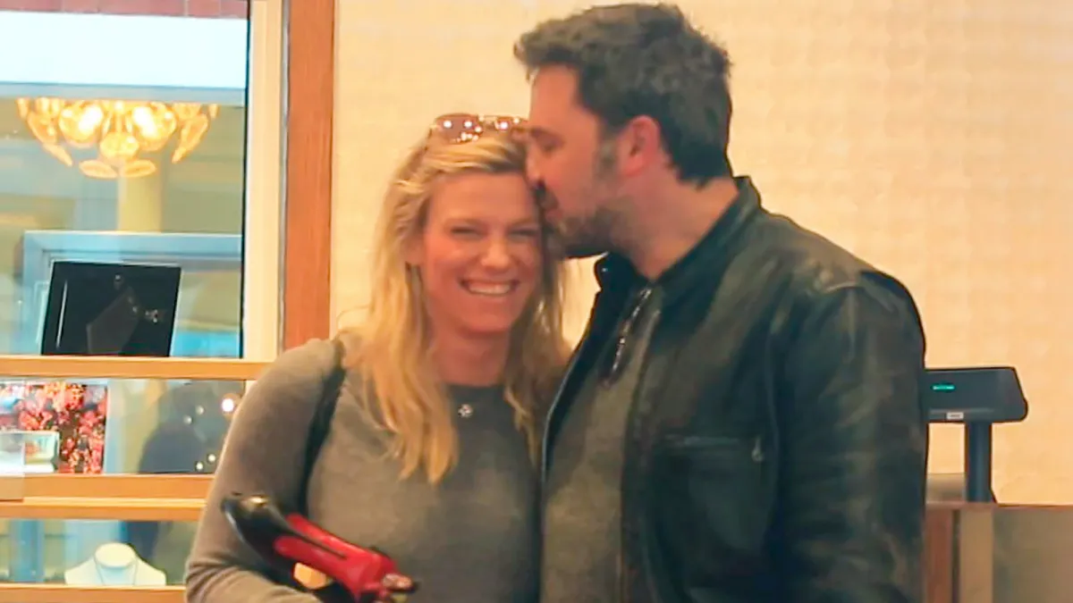 Ben Affleck, Lindsay Shookus, Kiss, Date, Louboutin, Shopping