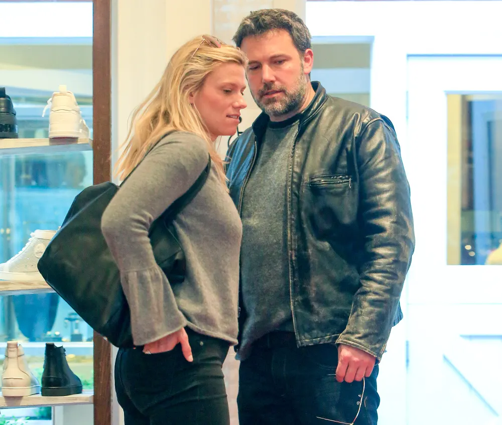 Ben Affleck, Lindsay Shookus, Kiss, Date, Louboutin, Shopping