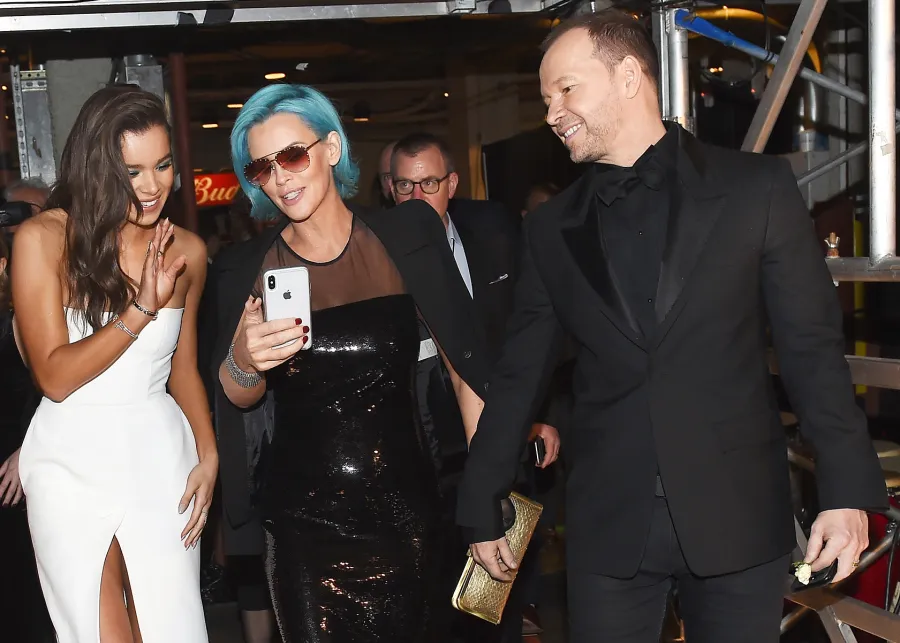 Hailee Steinfeld Jenny McCarthy Donnie Wahlberg Grammys 2018