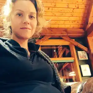 hilarie-burton golden globes 2018