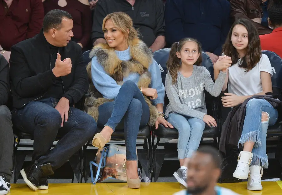 Jennifer Lopez, Alex Rodriguez, Family, Date, Twins, Daughters, Courtside, Charlotte Hornets, Los Angeles Lakers