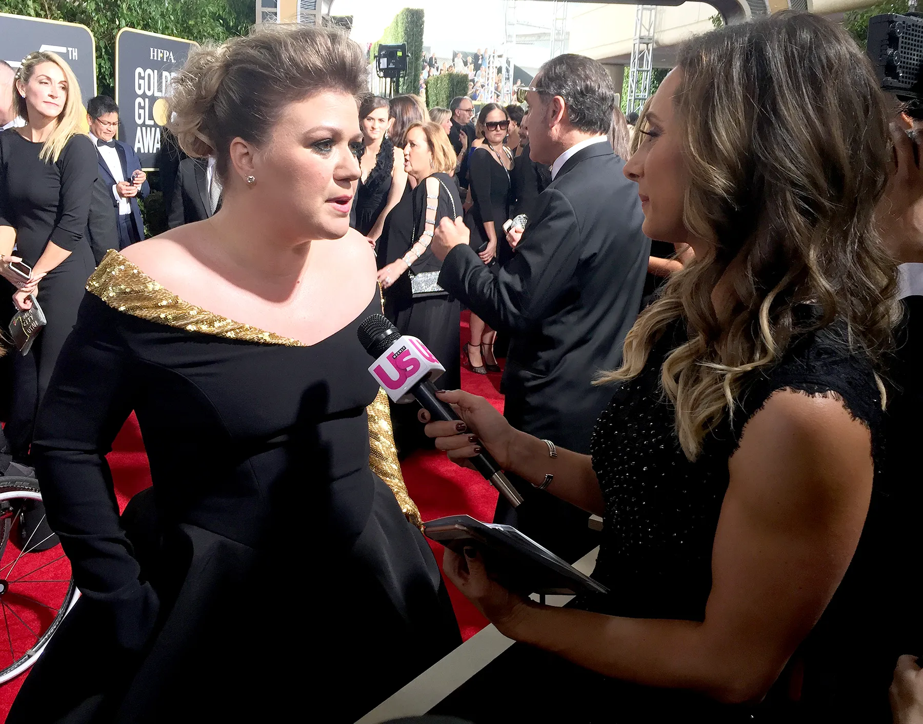 Kelly-Clarkson-talks-to-us-weekly