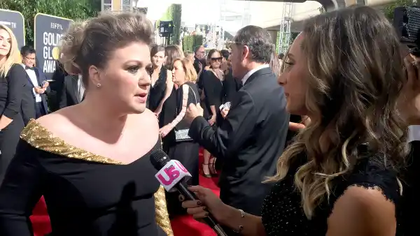 Kelly-Clarkson-talks-to-us-weekly