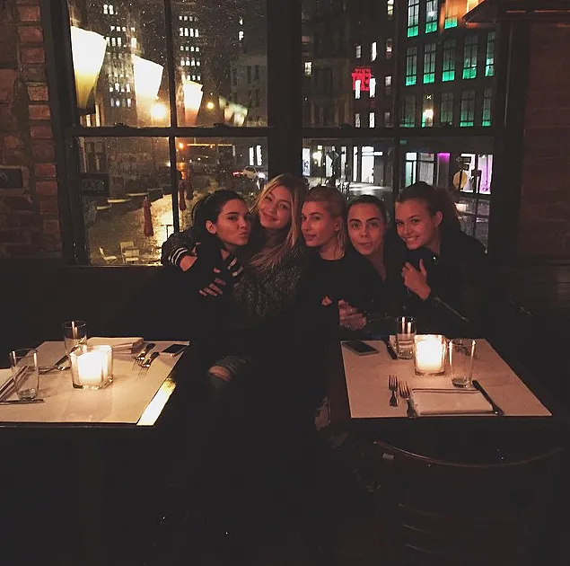 Stars Eating Out Kendall Jenner Gigi Hadid Hailey Baldwin Cara Delevingne Josephine Skriver December 2014