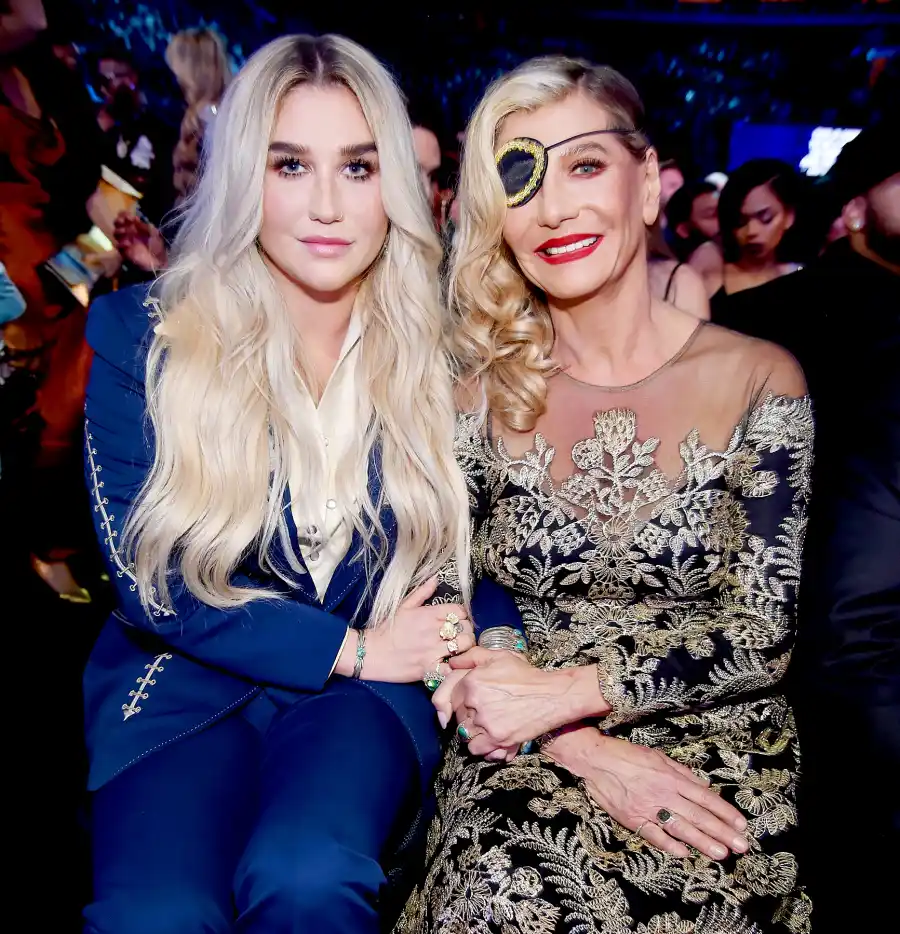 kesha-and-mom