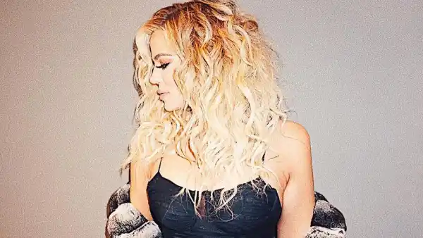 Khloe Kardashian pregnant bump