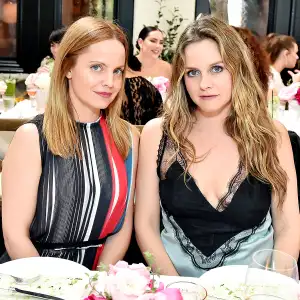Mena-Suvari-and-Alicia-Silverstone