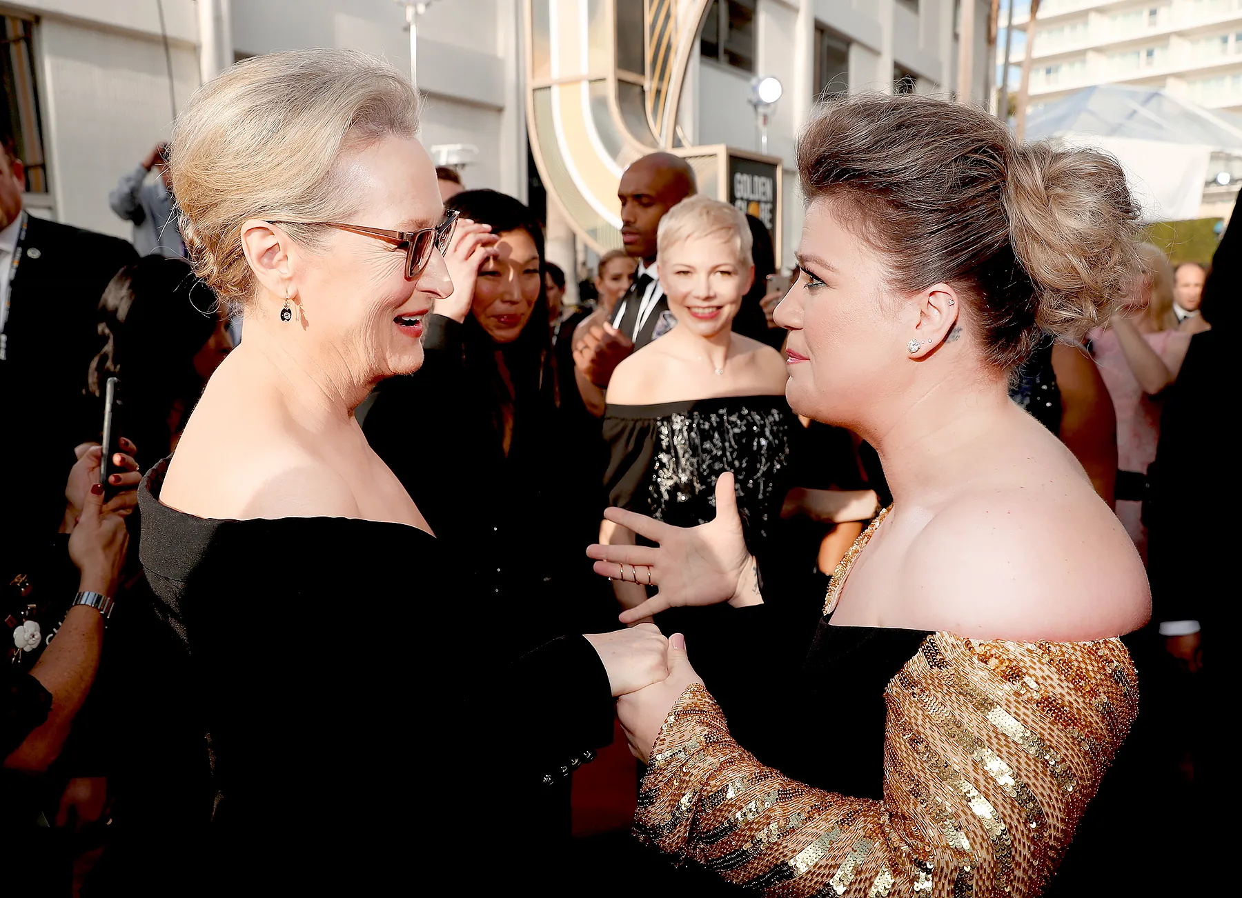 meryl-streep-kelly-clarkson-globes