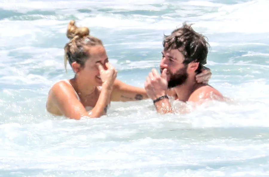 miley cyrus liam hemsworth beach