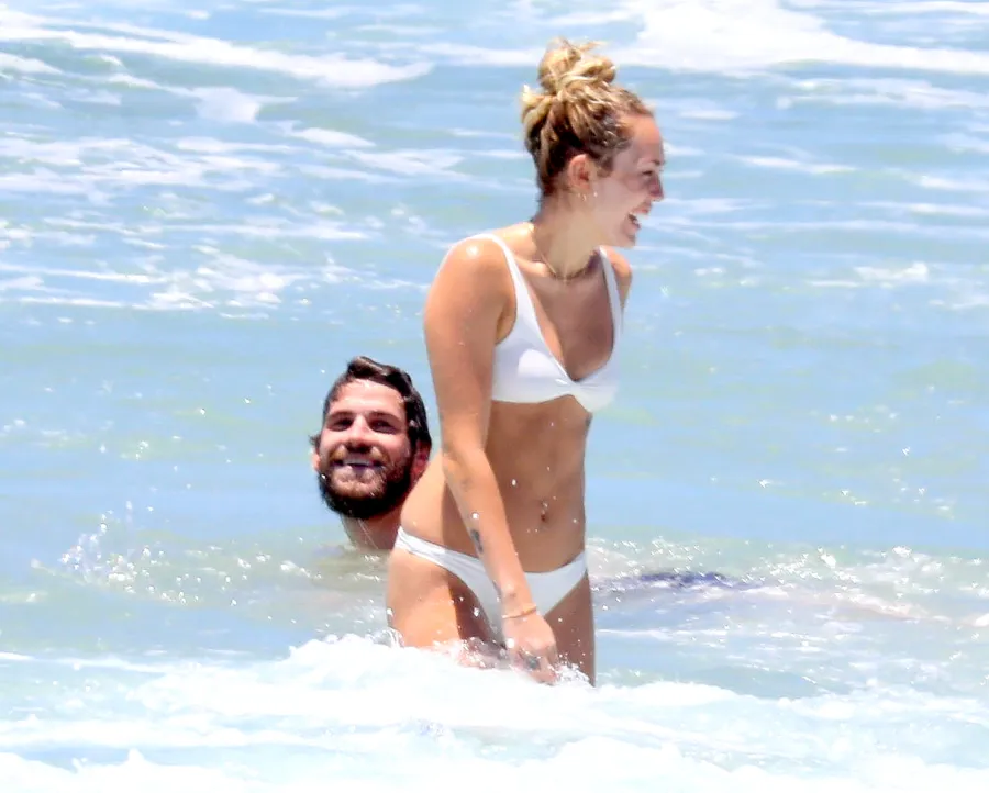 miley cyrus liam hemsworth beach