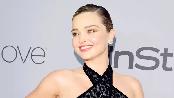 miranda-kerr-baby-bump-globes