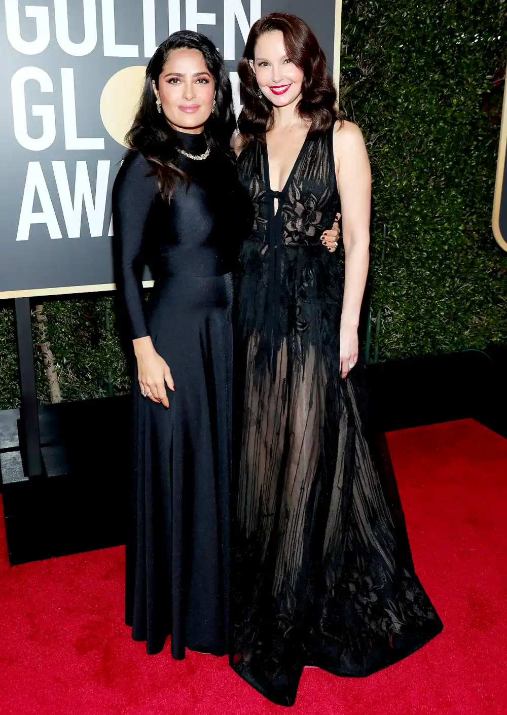 Salma-Hayek-and-Ashley-Judd-golden-globes-2018