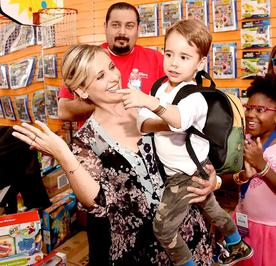 Sarah-Michelle-Gellar-Rocky-James