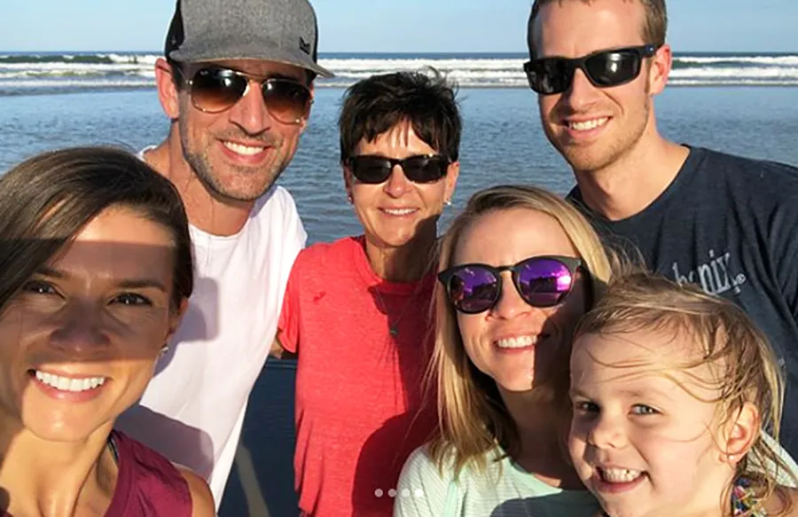 Danica Patrick Aaron Rodgers kiss