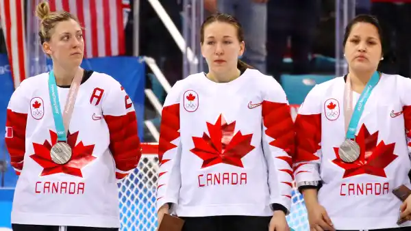 Jocelyne Larocque refuses to wear her silver medal