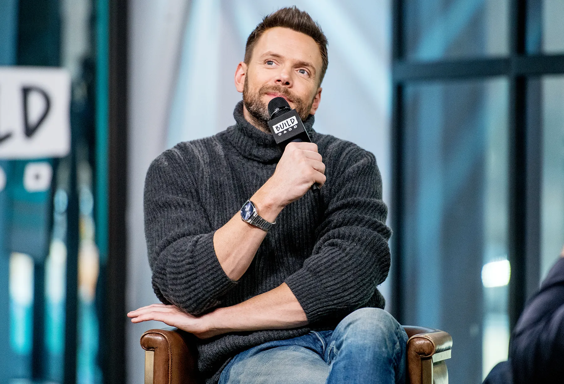 Joel McHale Kardashian Jokes The Soup