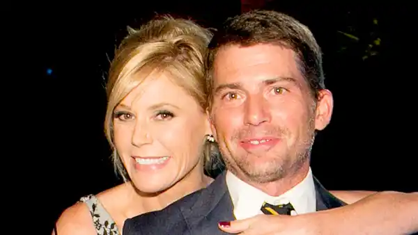 Julie-Bowen-Files-for-Divorce-from-Husband-Scott-Phillips