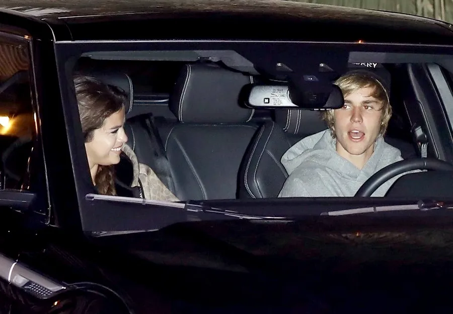 Justin-Bieber-Selena-Gomez-church