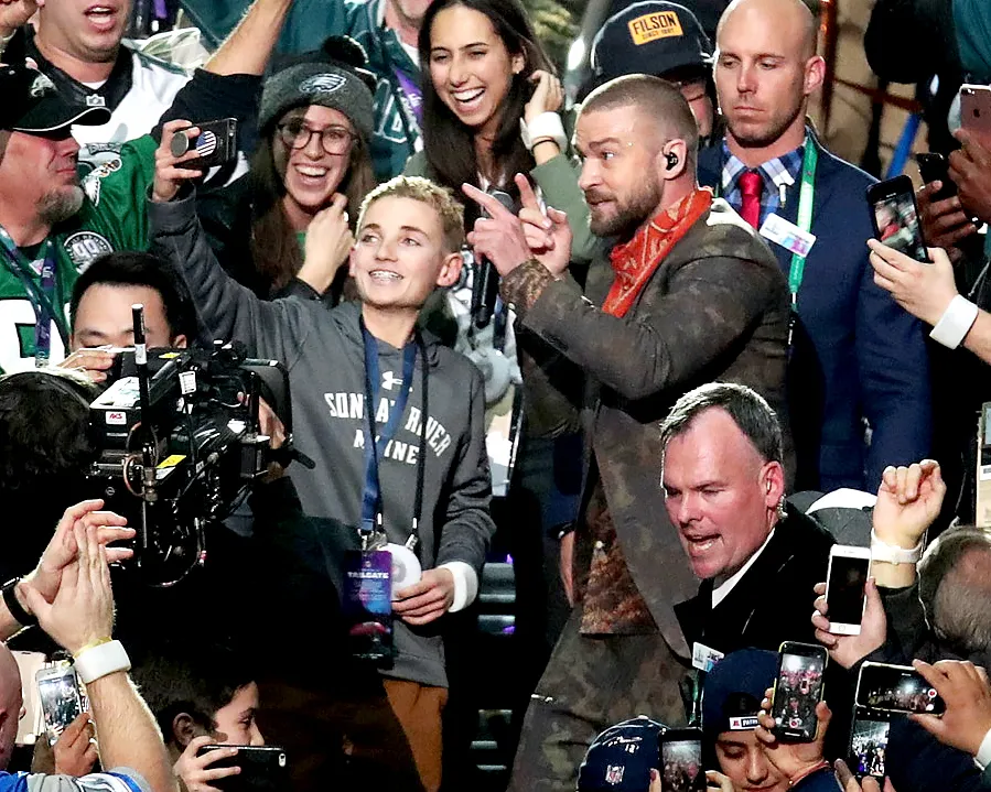 justin-timberlake-selfie-kid-superbowl