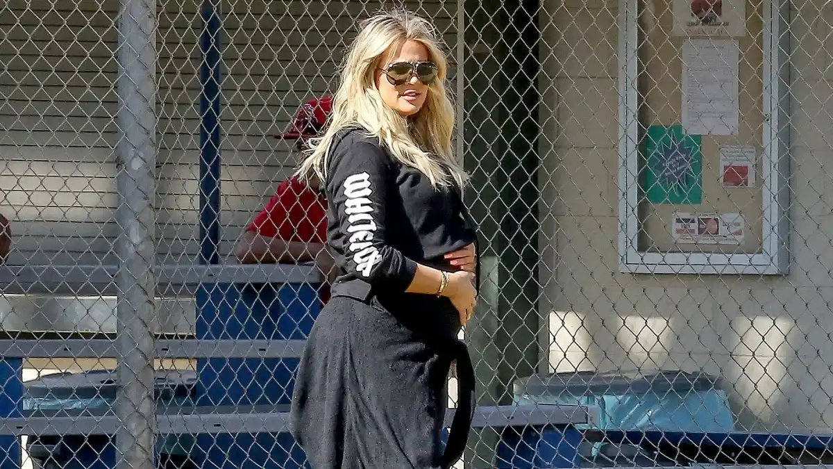 khloe-kardashian-bump