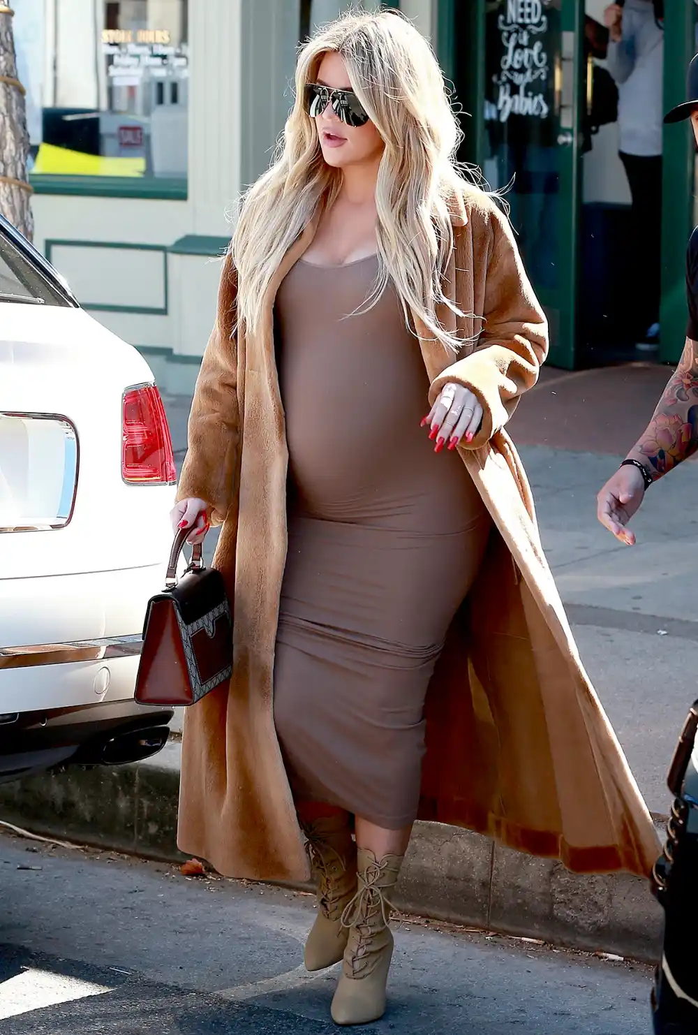 khloe-kardashian-bump