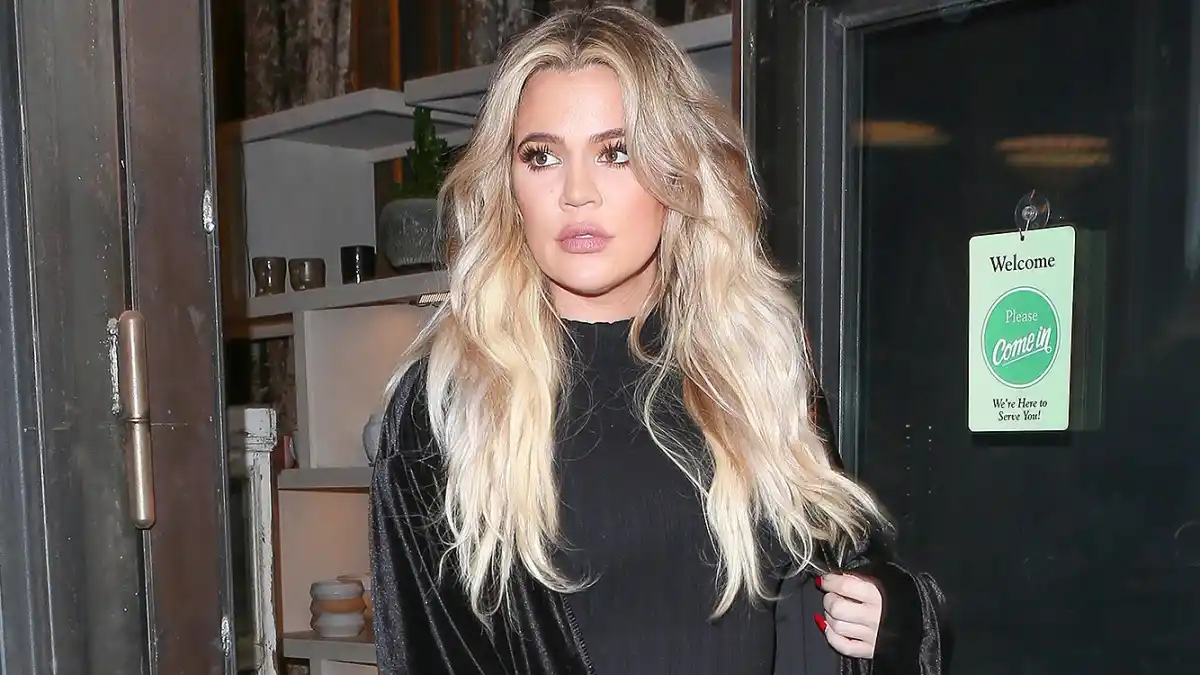 Khloe Kardashian, Insomnia, Pregnant, Twitter