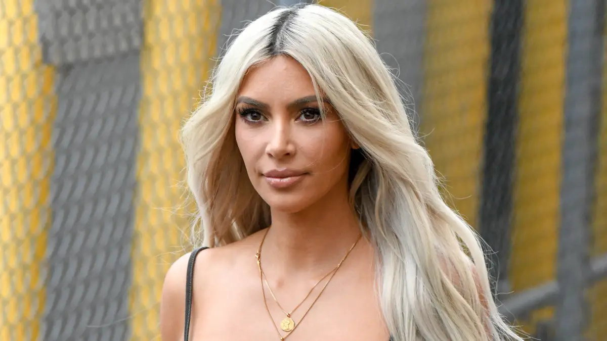 Kim Kardashian West waist size