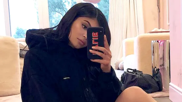 kylie-jenner-valentine-days-selfie