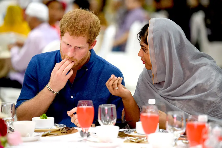 prince-harry-fingers