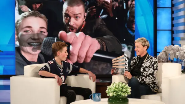 super-bowl-selfie-justin-timberlake-ellen