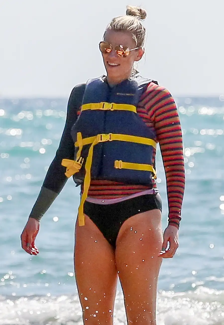 Ben Affleck Lindsay Skookus kayaking Honolulu