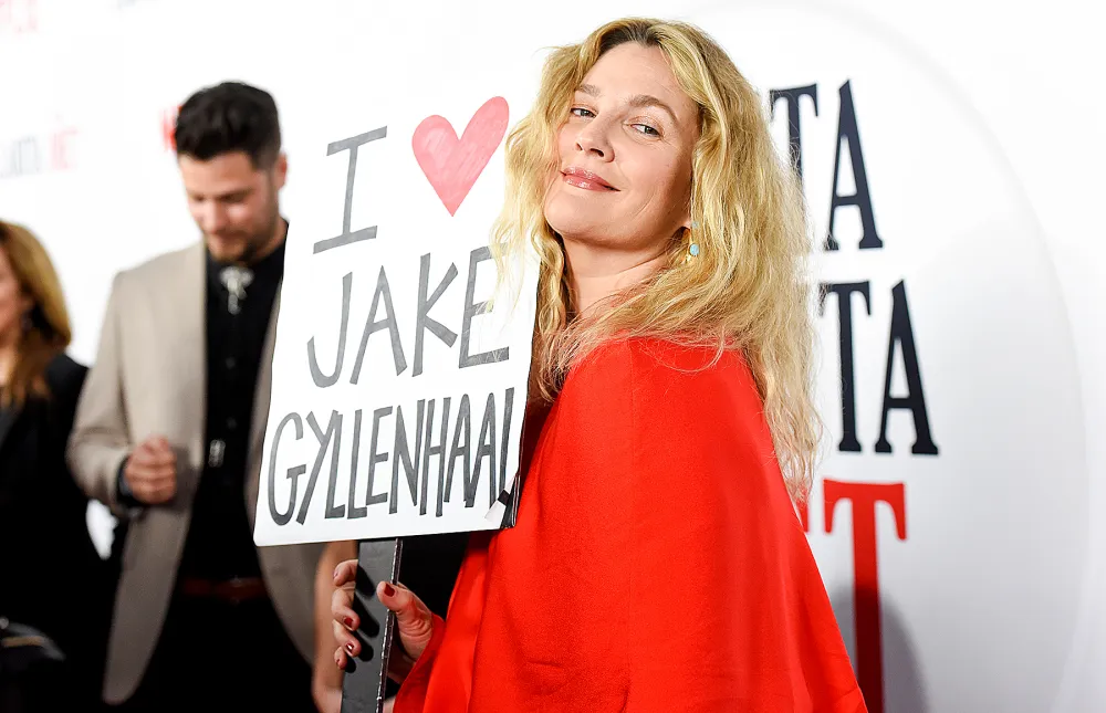 drew-barrymore-jake-gyllenhaal-sign