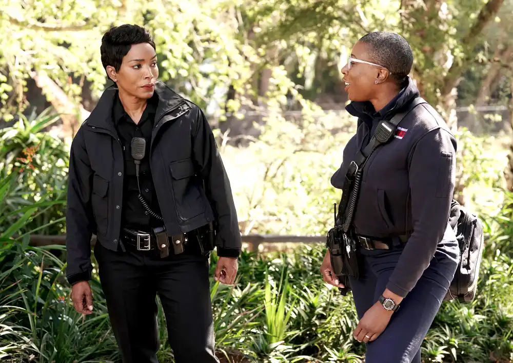 Angela Bassett and Aisha Hinds in 9-1-1