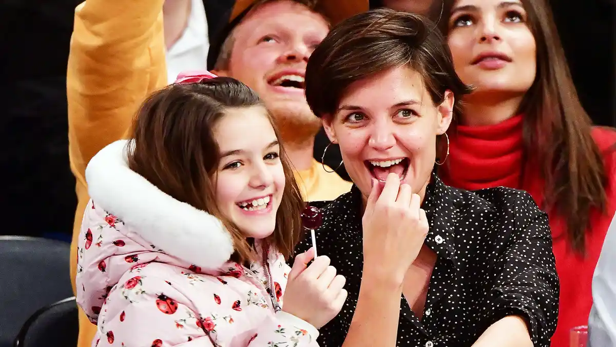 Katie Holmes and Suri Cruise Watch the Oscars 2018 at Replica Luxury Handbag