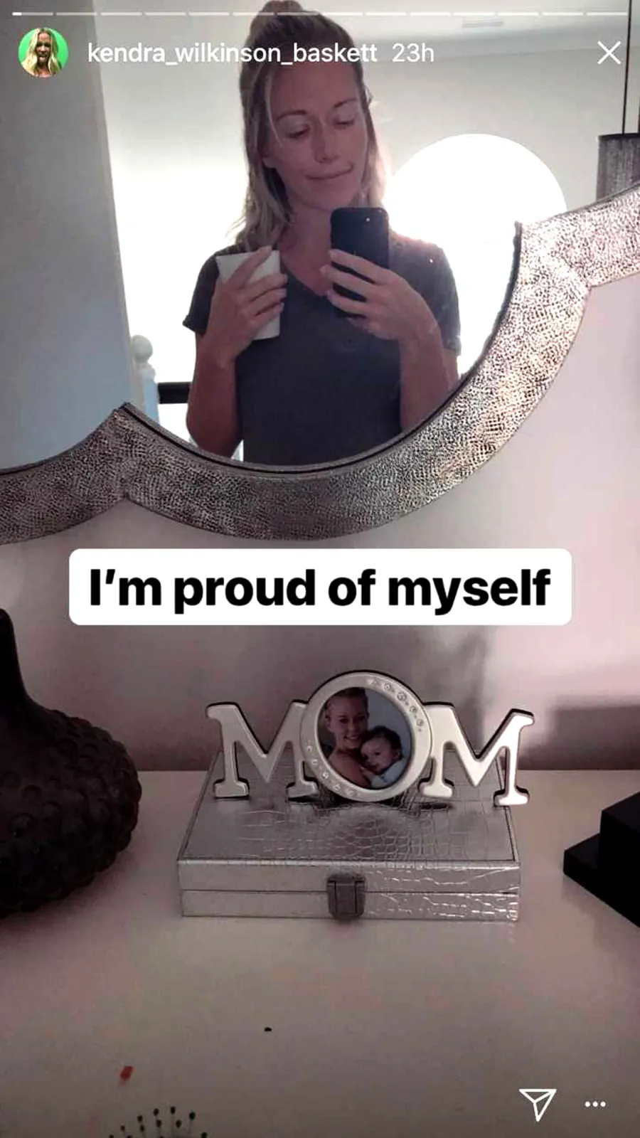 Kendra Wilkinson Baskett no ring