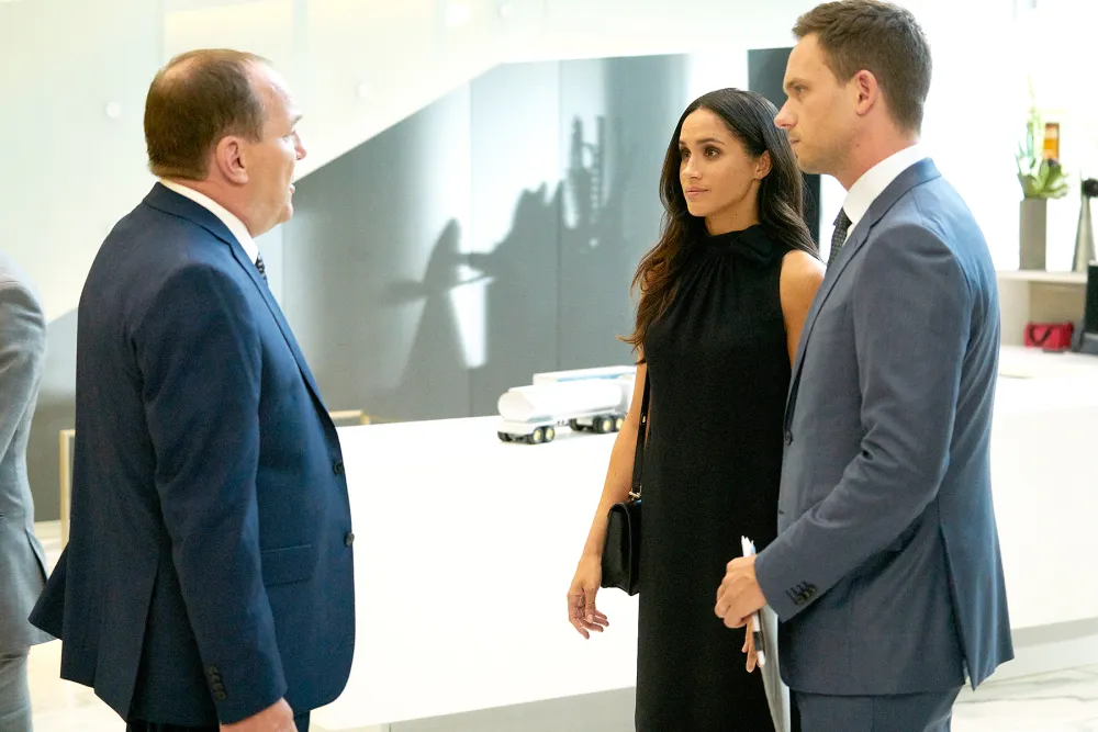 Meghan-Markle-as-Rachel-Zane,-Patrick-J.-Adams-as-Mike-Ross-Suits