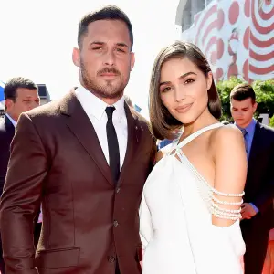 Olivia-Culpo-Danny-Amendola-split