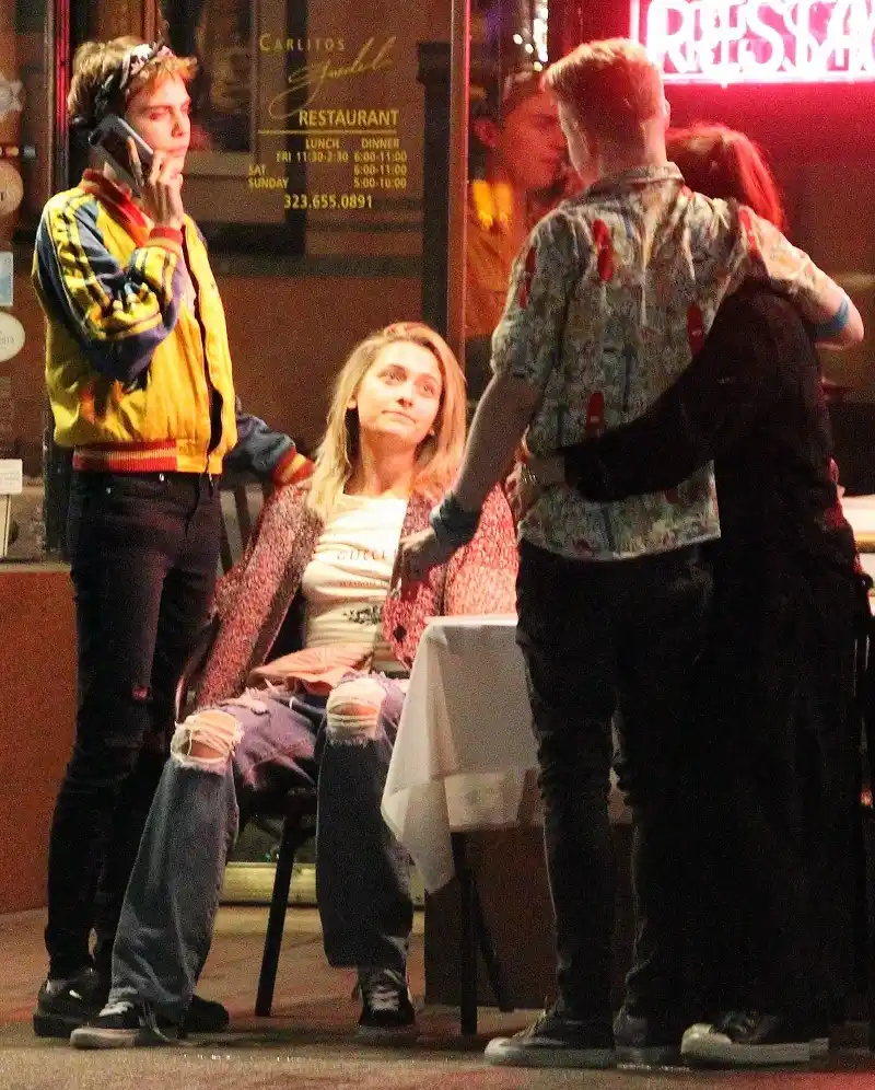 Cara Delevingne Paris Jackson kissing