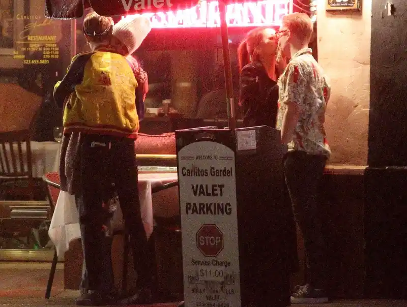 Cara Delevingne Paris Jackson kissing