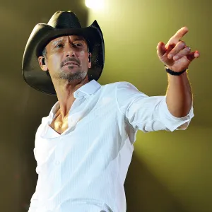 Tim McGraw Returns to U.S. After Dublin Concert Collapse