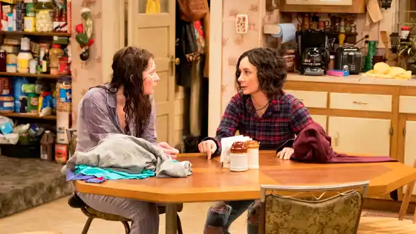 Emma Kenney and Sara Gilbert on ‘Roseanne‘