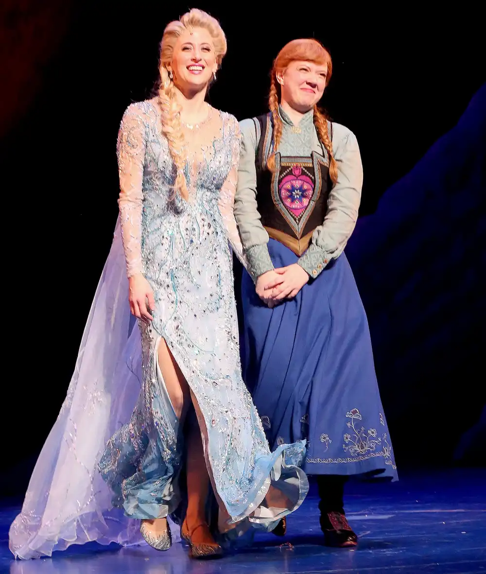 Caissie-Levy-as-'Elsa'-and-Patti-Murin-as-'Anna'