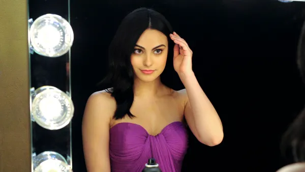 Camila Mendes