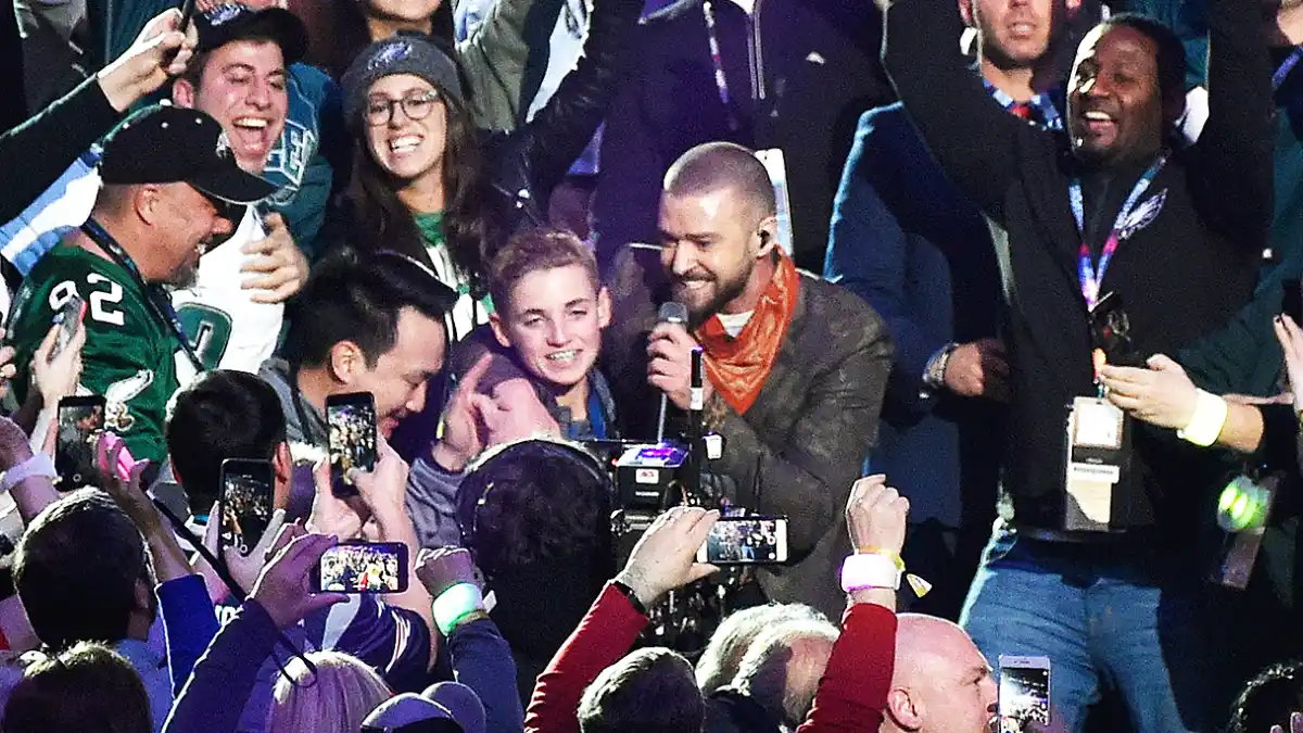 justin-timberlake-super-bowl-selfie-kid