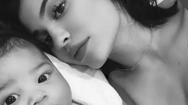 Kylie Jenner, Stormi, Coachella, Pink Hair, Cool Mom