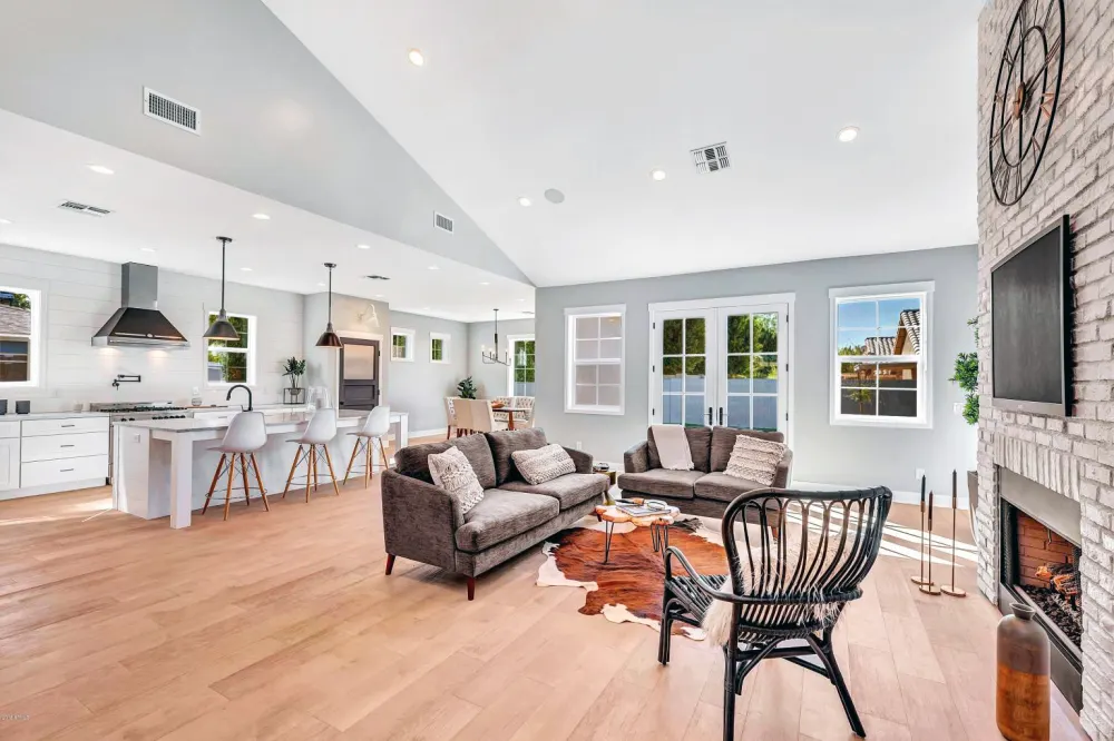 Lauren Burnham Arie Luyendyk Jr First Replica Luxury Handbag Living Room